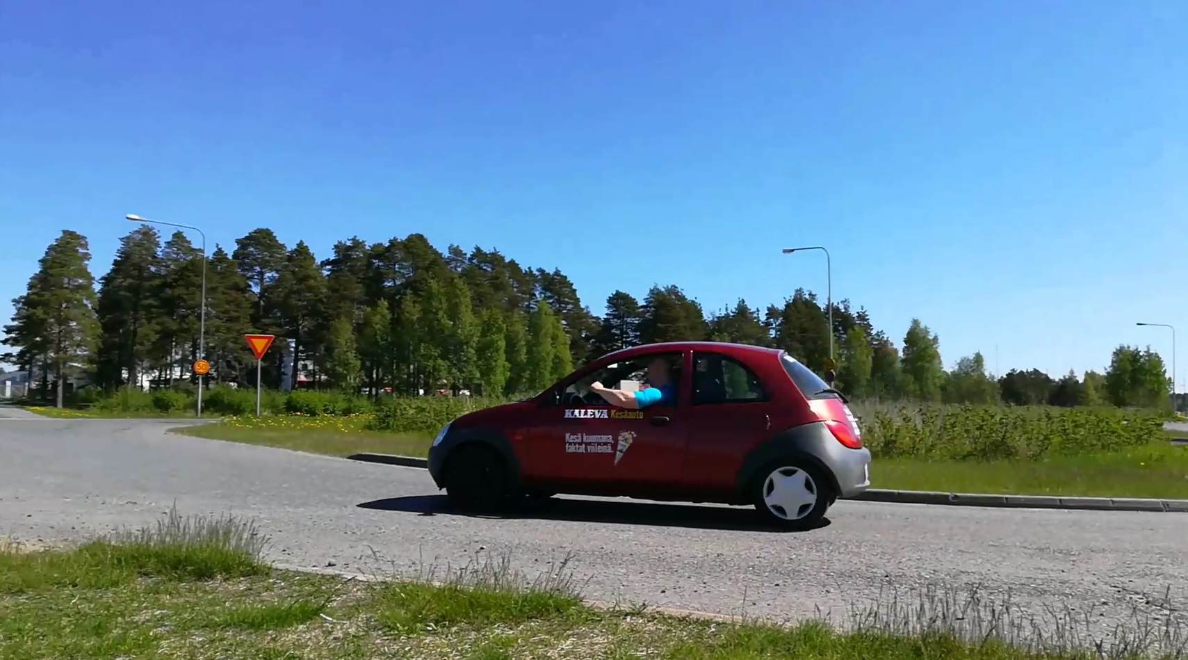 Kesäauto Kaaleppi kruisailee ympäri Oulua – "Ihan mahtava peli"