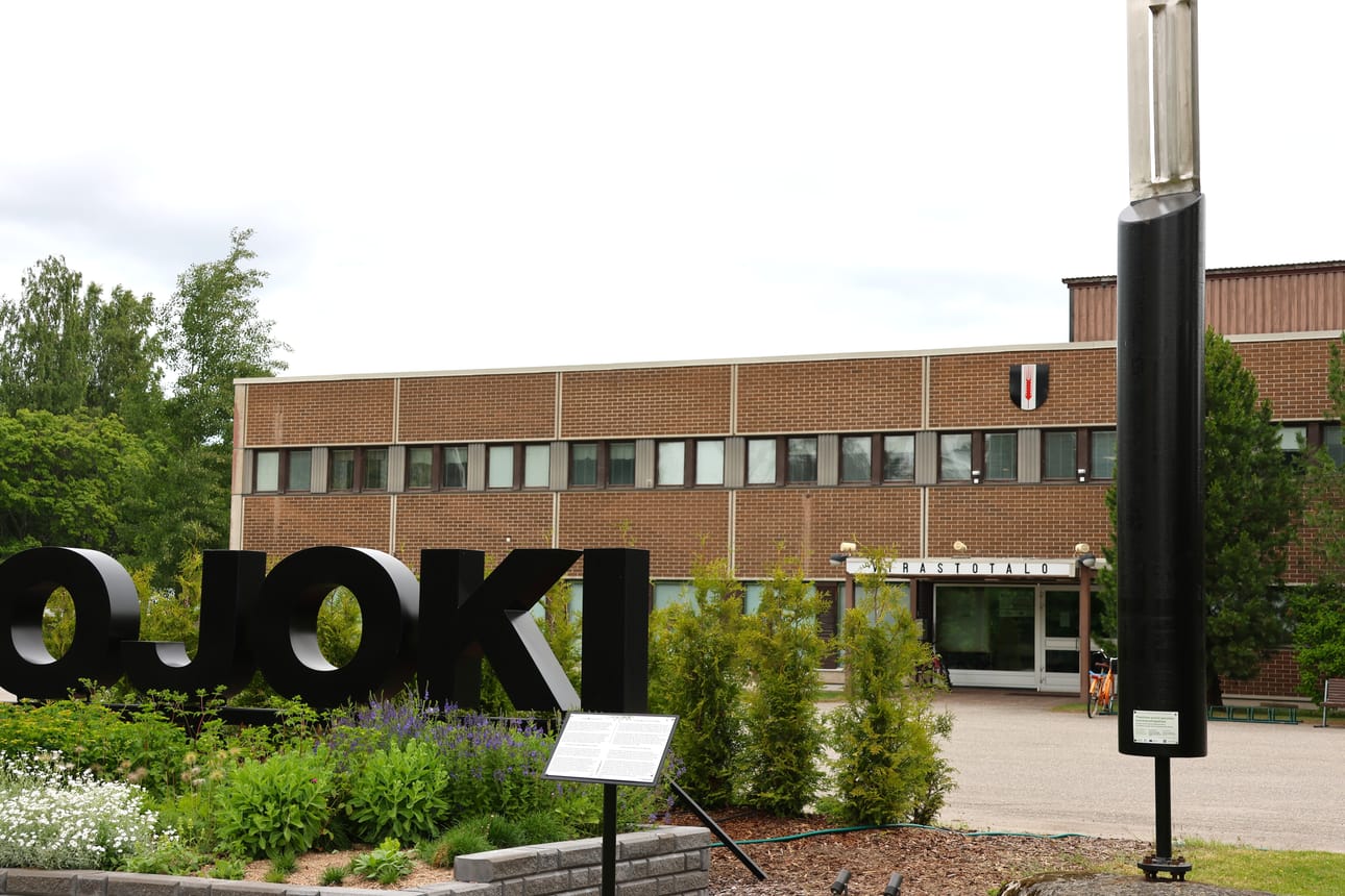 Isojoen kunnanhallitus kokoontui poikkeuksellisesti kesken lomakauden ja piti kokouksen maanantaina. Esityslistalla oli ainoastaan kiinteistökauppaan liittyvän aiesopimuksen käsittely.
