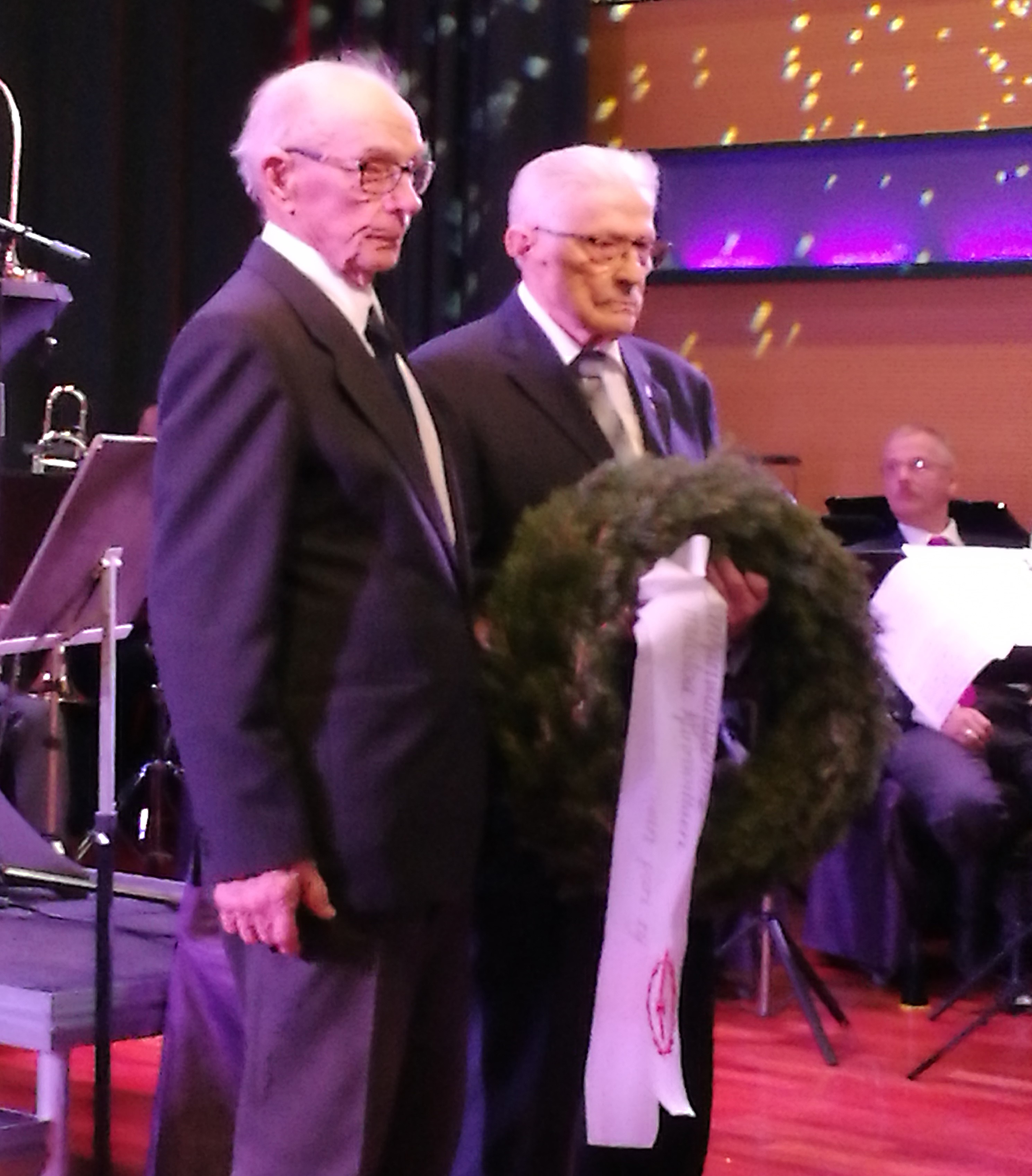Seppelepartiossa sotainvalidit Kaarlo Haapakoski, 95, ja Jouko Korhonen, 97.