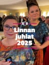 Särestöniemi-museon johtaja Anne Koskamo ja palveluvastaava Saana Veiltheim paljastavat lempiteoksensa taiteilijalta