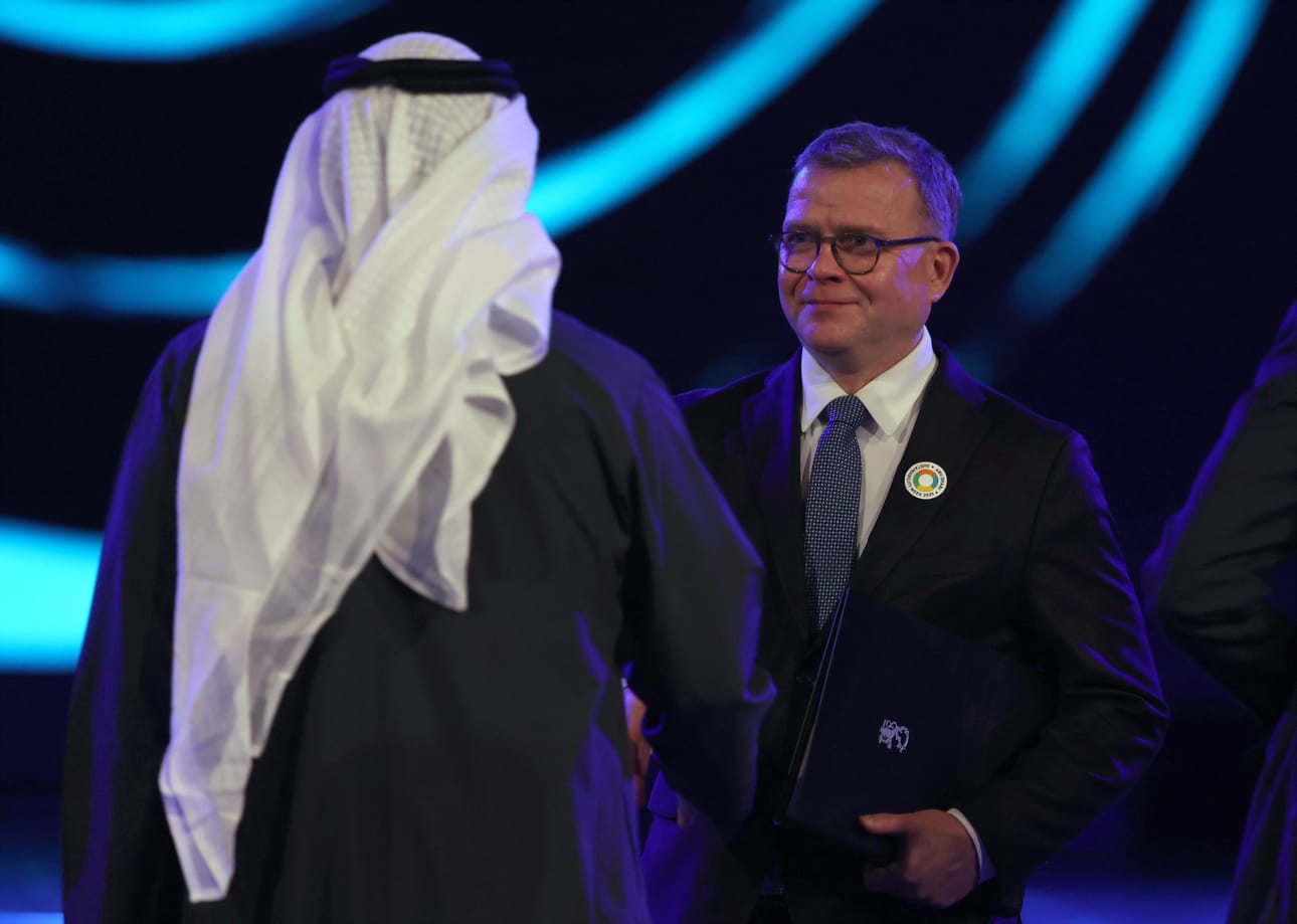 Orpo matkusti Arabiemiraatteihin Itämeren huippukokouksen aikana. Hän kätteli kruununprinssin, sheikki Khaled bin Mohamed bin Zayed Al Nahyanin kanssa Abu Dhabissa 14. tammikuuta. Kuva: ALI HAIDER / EPA