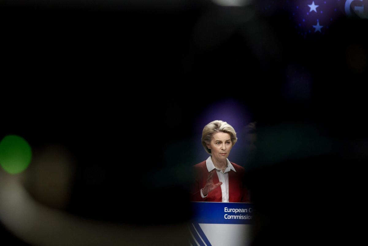 Ursula von der Leyen kuitenkin painotti, että rokotusten pakollisuudesta päättävät jäsenvaltioiden hallitukset. LEHTIKUVA/AFP
