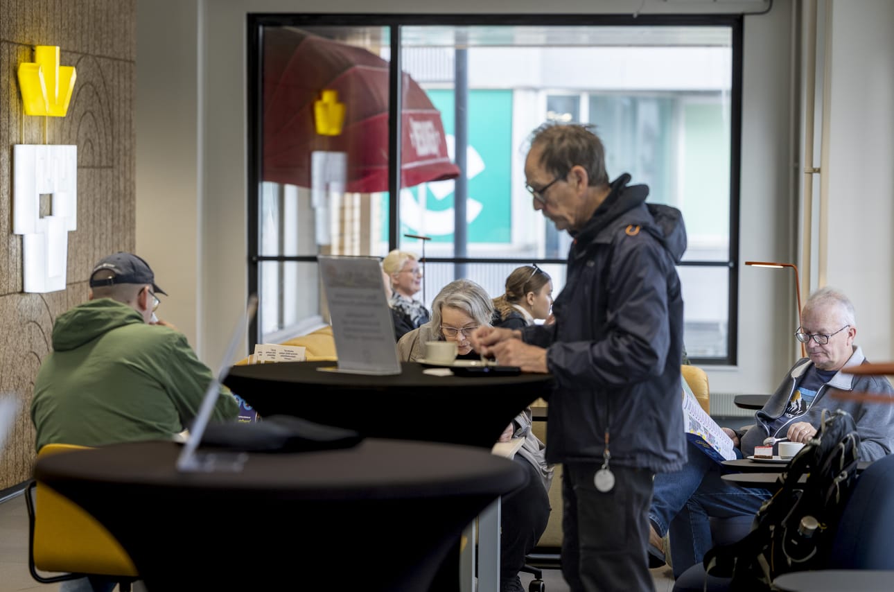 Kaupunkilaiset pääsivät ensimmäistä kertaa tutustumaan Oulun yliopiston oppimis- ja kohtaamistila Ytimeen aivan kaupungin keskustassa Isollakadulla.