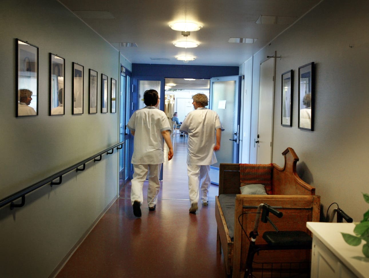 Digitaalisessa sote-keskuksessa pääsee keskustelemaan sairaanhoitajan kanssa hoidon tarpeen arvioimiseksi.