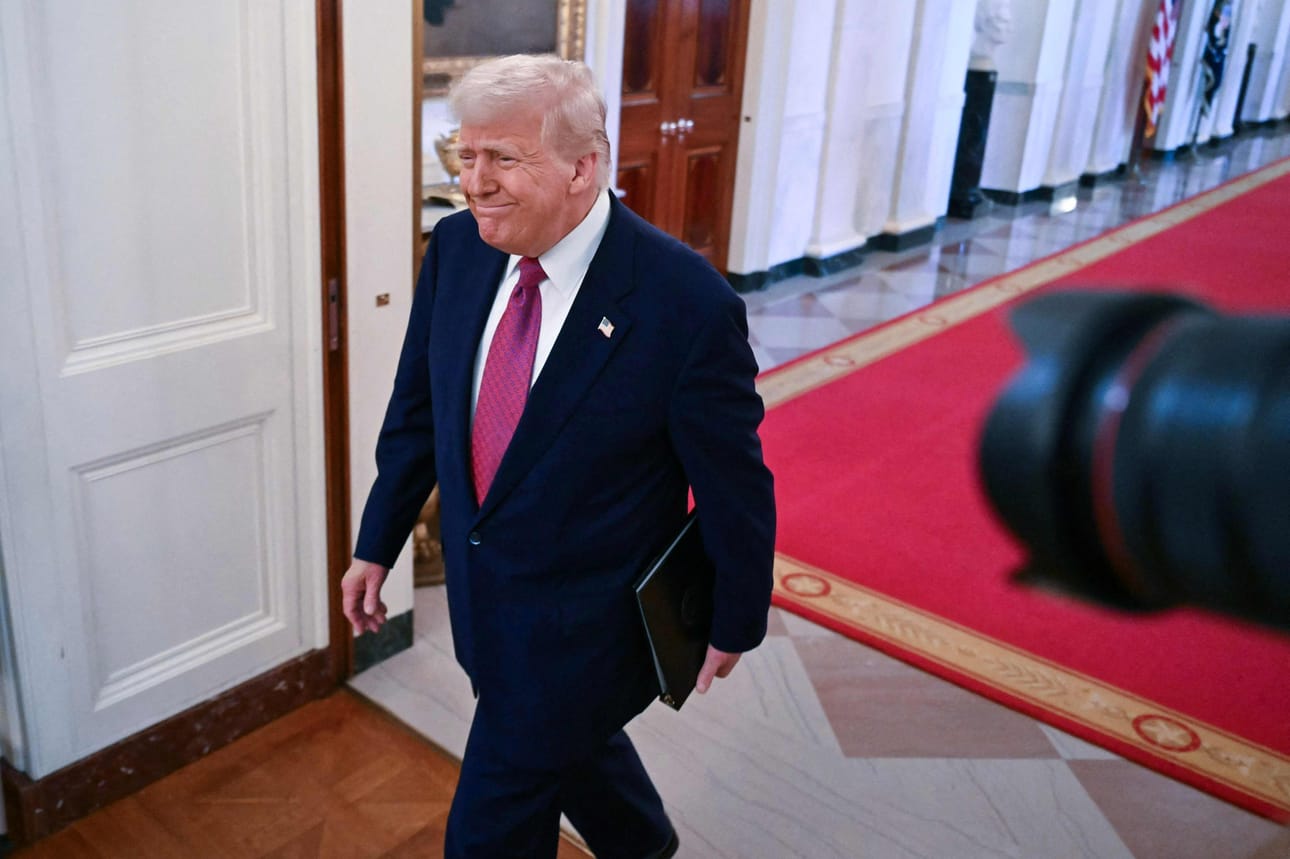 Yhdysvaltain on tiedetty kehottaneen Israelia olemaan iskemättä Iraniin, jotta neuvotteluilla olisi mahdollisuus onnistua. Kuvassa presidentti Donald Trump Valkoisessa talossa torstaina. LEHTIKUVA/AFP