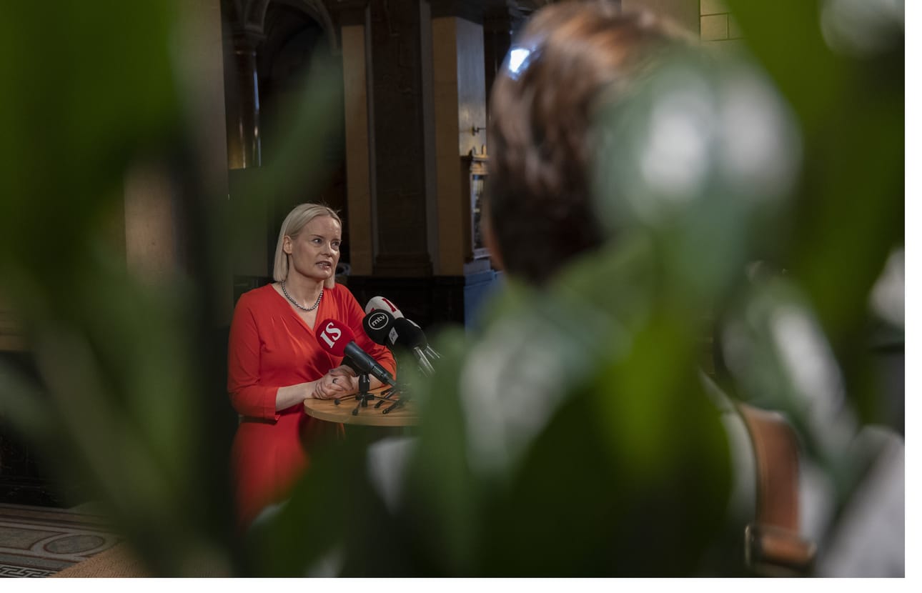Riikka Purra (ps.) linjasi perjantaiaamuna, että päivän aikana on tultava ratkaisut varsinkin perussuomalaisille erittäin tärkeisiin kysymyksiin.