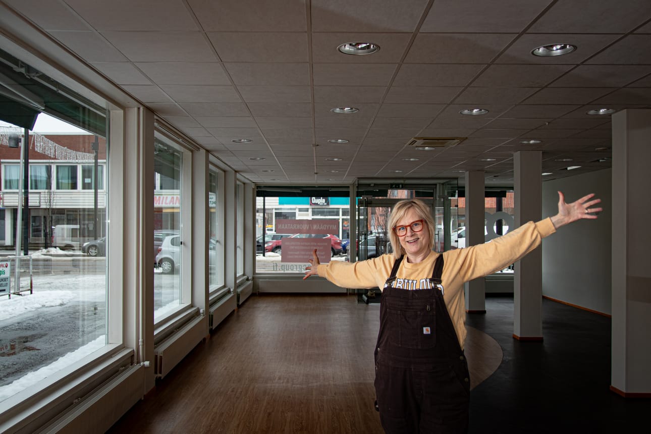 Elina Stoor näytti, että keskiviikkona 26.2. entisessä OC-kiinteistönvälityksen liikehuoneistossa oli vielä typötyhjää. Olkkaria ryhdytään rakentamaan maanantaina 3.3.