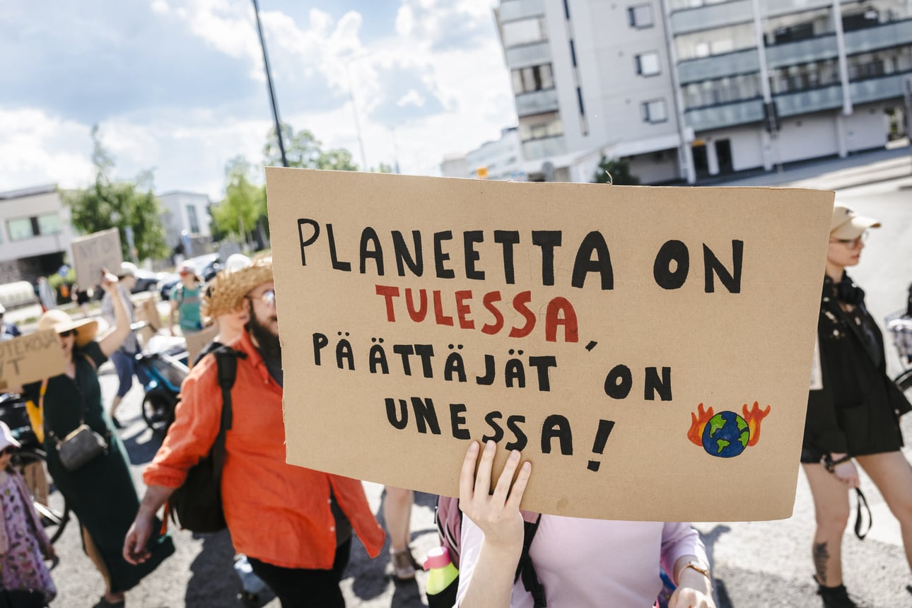 Valtakunnallinen ilmastomarssi kokosi ympäristöstä ja ilmastosta huolestuneita yhteen Rovaniemellä – mielenilmauksen tavoitteena oli herätellä äänestäjiä eurovaaleihin