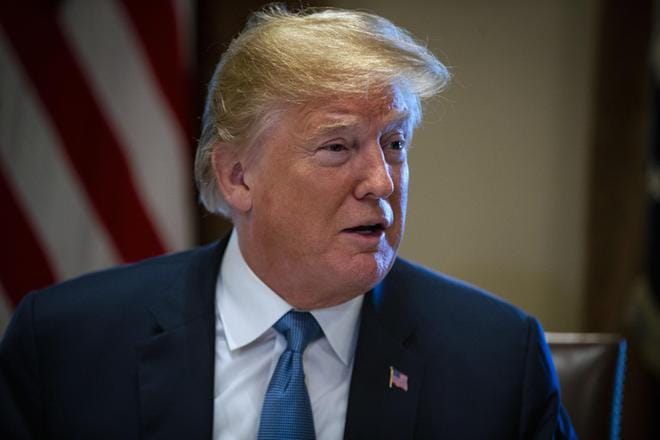 Yhdysvaltain presidentti Donald Trump lisää kierroksia kauppasotaan. Elinkeinoelämän keskusliiton asiantuntija Petri Vuorio arvioi, ettei USA:n ja Kiinan jännitteisiin ole luvassa helpotusta vielä pitkään aikaan. KUVA: Al Drago / POOL