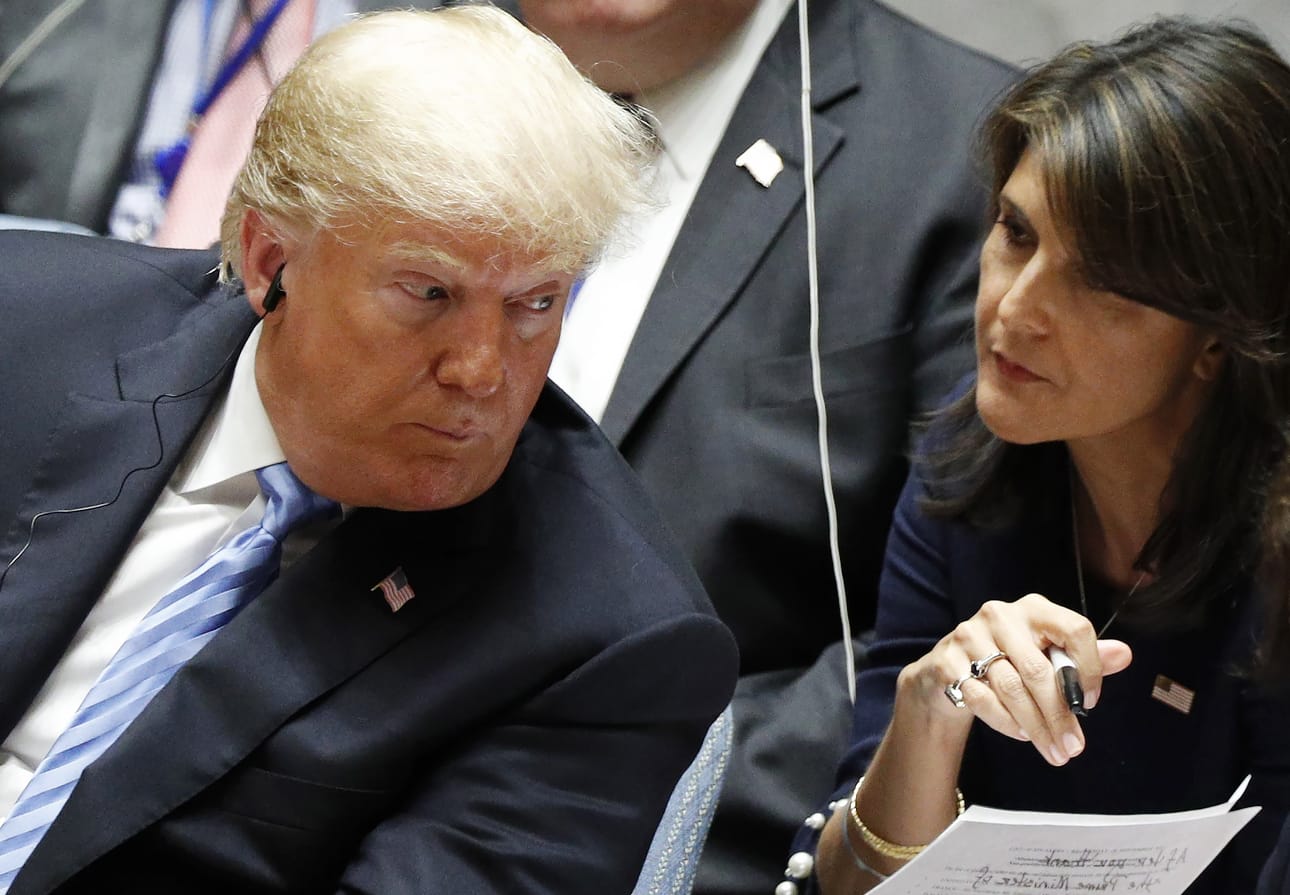 Nikki Haleyta pidetään yhtenä presidentti Trumpin sisäpiiriläisistä. Arkistokuva.