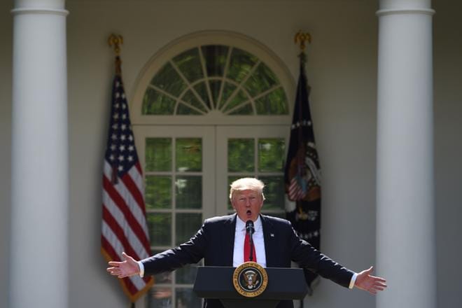 Yhdysvaltain presidentti Donald Trump piti 1. kesäkuuta Valkoisen talon edessä puheen, jossa hän ilmoitti Yhdysvaltojen vetäytyvän Pariisin ilmastosopimuksesta. KUVA: Molly Riley, EPA, arkisto