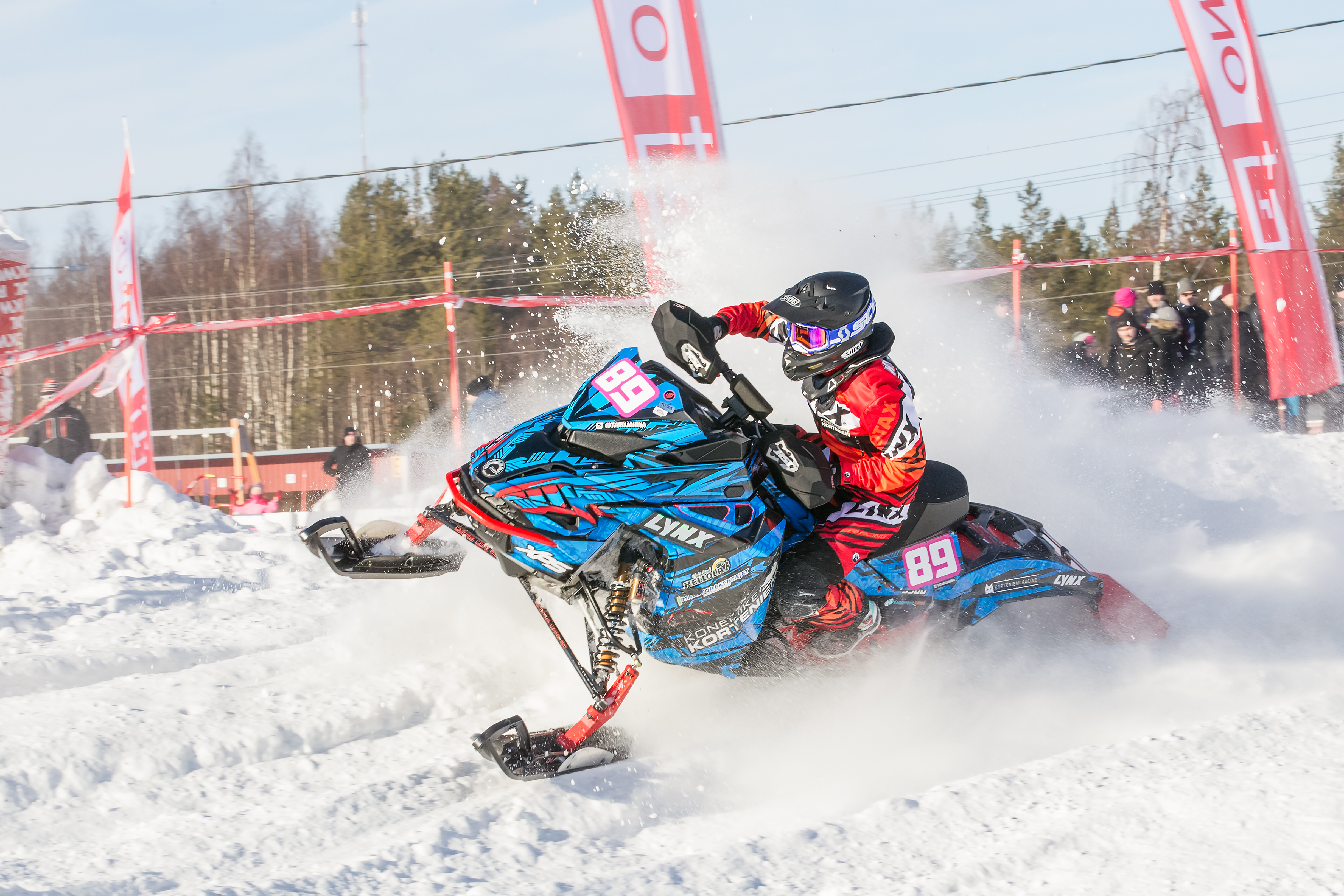 Taru Kylmälä kaasutteli heti toisella kaudellaan snowcrossin Suomen mestariksi.