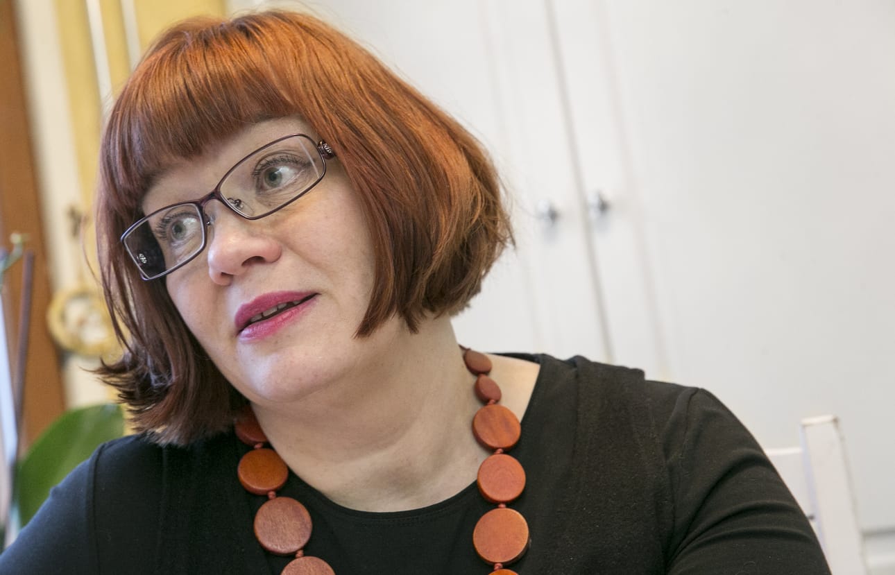 Oululainen sosiaalityöntekijä Sirpa Salmivaara sanoo, että lapsiin liittyvät asiat herättävät monessa ”sisäisen ritarin”, joka haluaa puolustaa lasta.