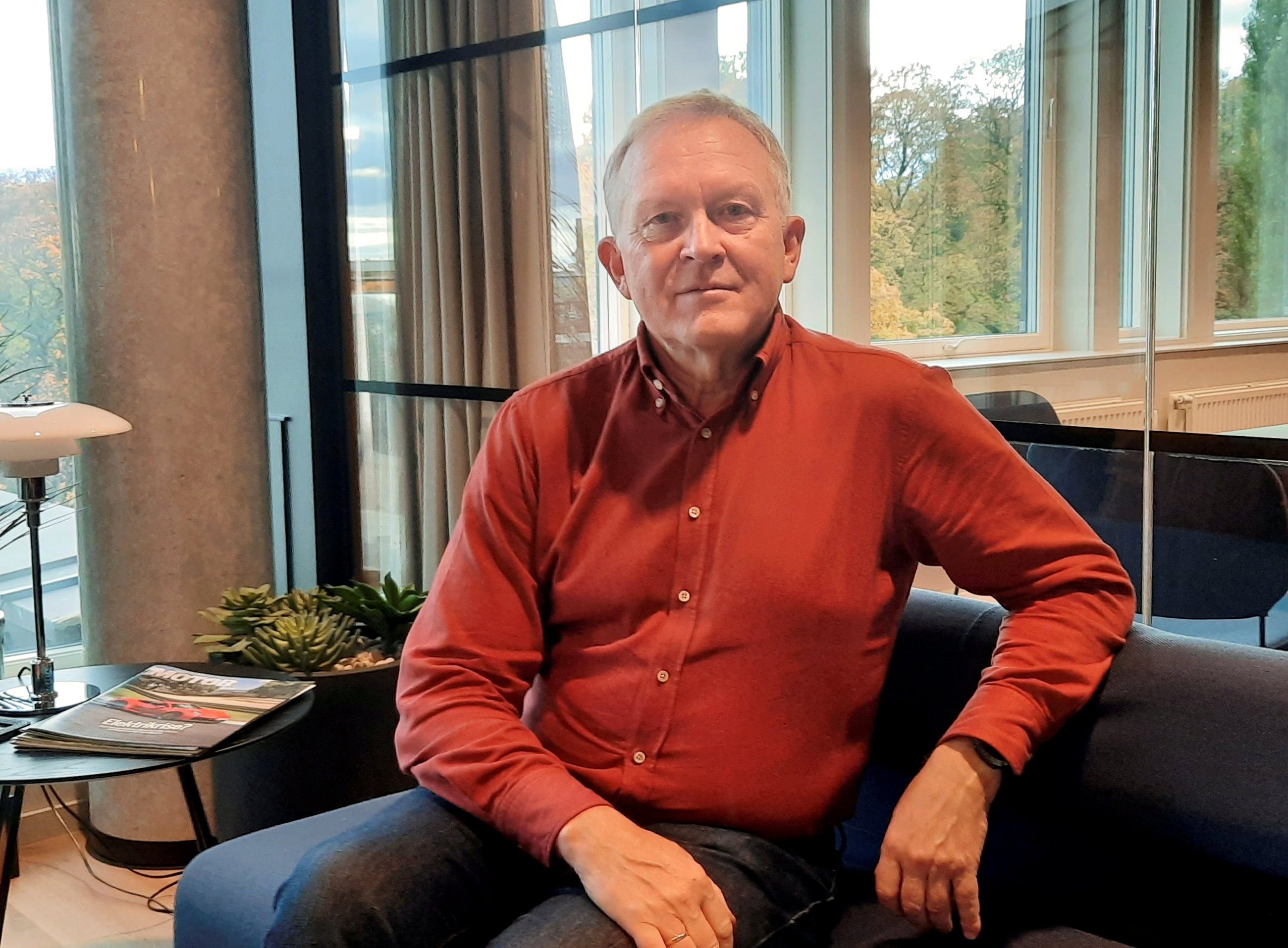 Sähköautojen olisi oltava edullisempia, jos niiden käyttöä haluttaisiin lisätä myös Suomessa, Öyvind Solberg toteaa.