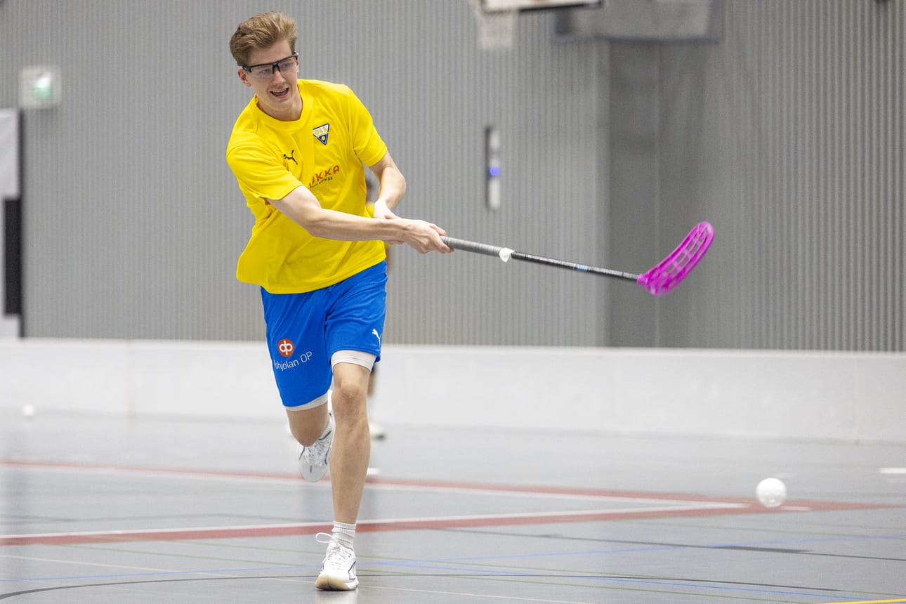 Luukas Hyvärinen osallistui torstai-iltana OLS:n joukkueharjoituksiin Linnanmaan liikuntakeskuksessa. Hän oli sivussa yli viikon Suomen maajoukkueen Tshekin-reissun takia.