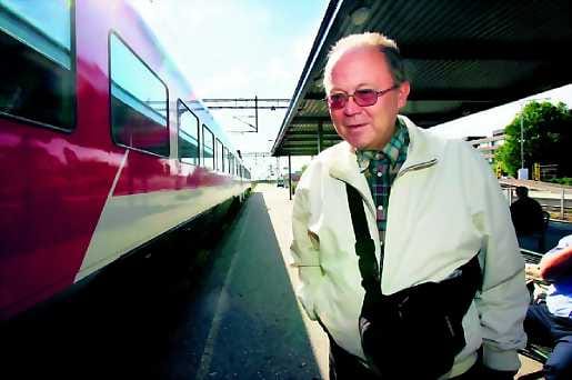 Kehitys on kehitystä. Helsinkiläisen Jorma Mäenpään mielestä on hyvä, jos palveluja keskitetään. "Mutta kyllä vanhalle tervakaupungillekin täytyy löytää paikkansa", hän toteaa.