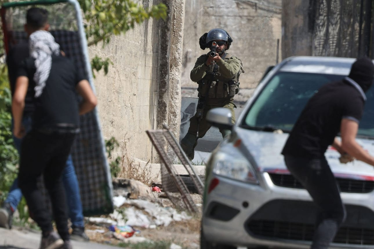 Israelin turvallisuuspalvelun Mossadin entinen johtaja Tamir Pardo on nimittänyt miehitetyn Länsirannan tilannetta apartheidiksi. Kuva Kfar Qaddumin kylästä Länsirannalta. LEHTIKUVA/AFP