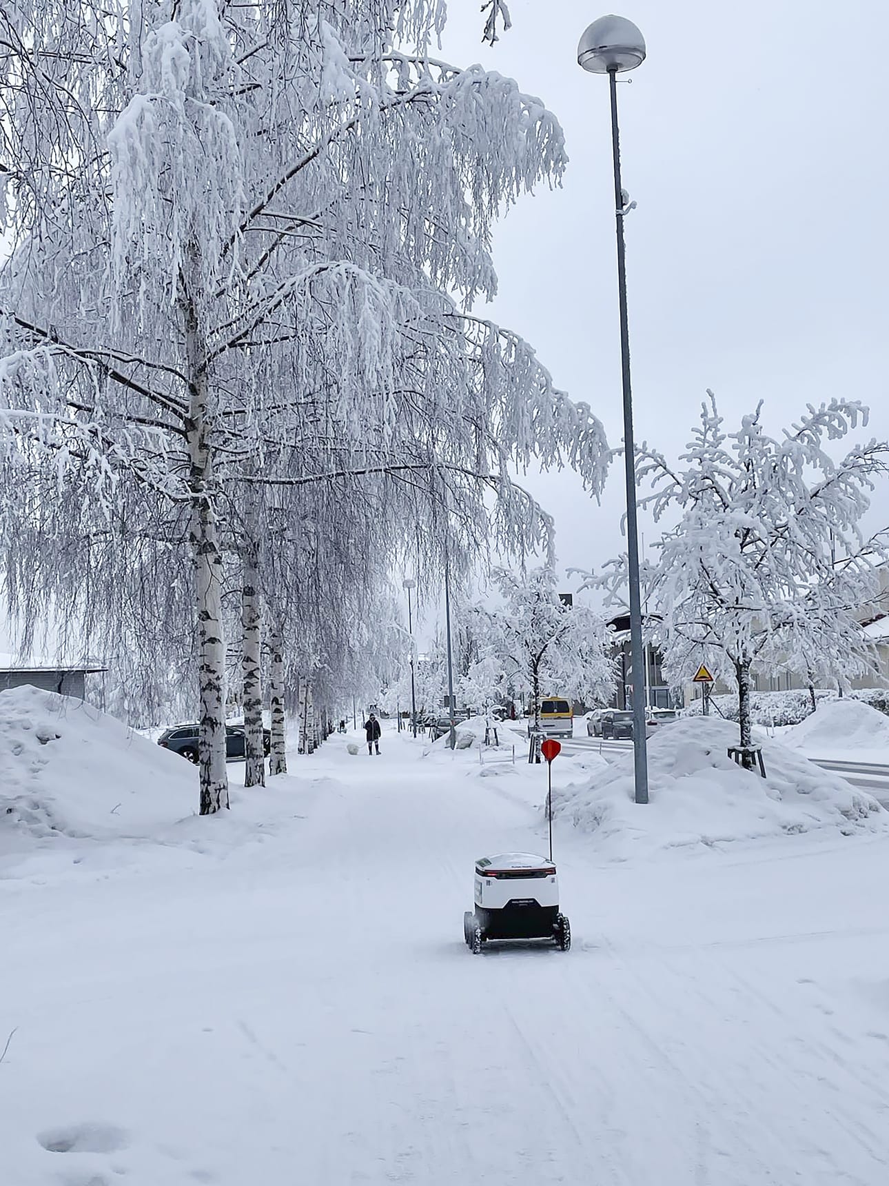Roboille kannattaa antaa työrauha. Ne rekisteröivät kameroilla koko ajan mitä ympärillä tapahtuu, eikä niitä tarvitse muun liikenteen väistellä.