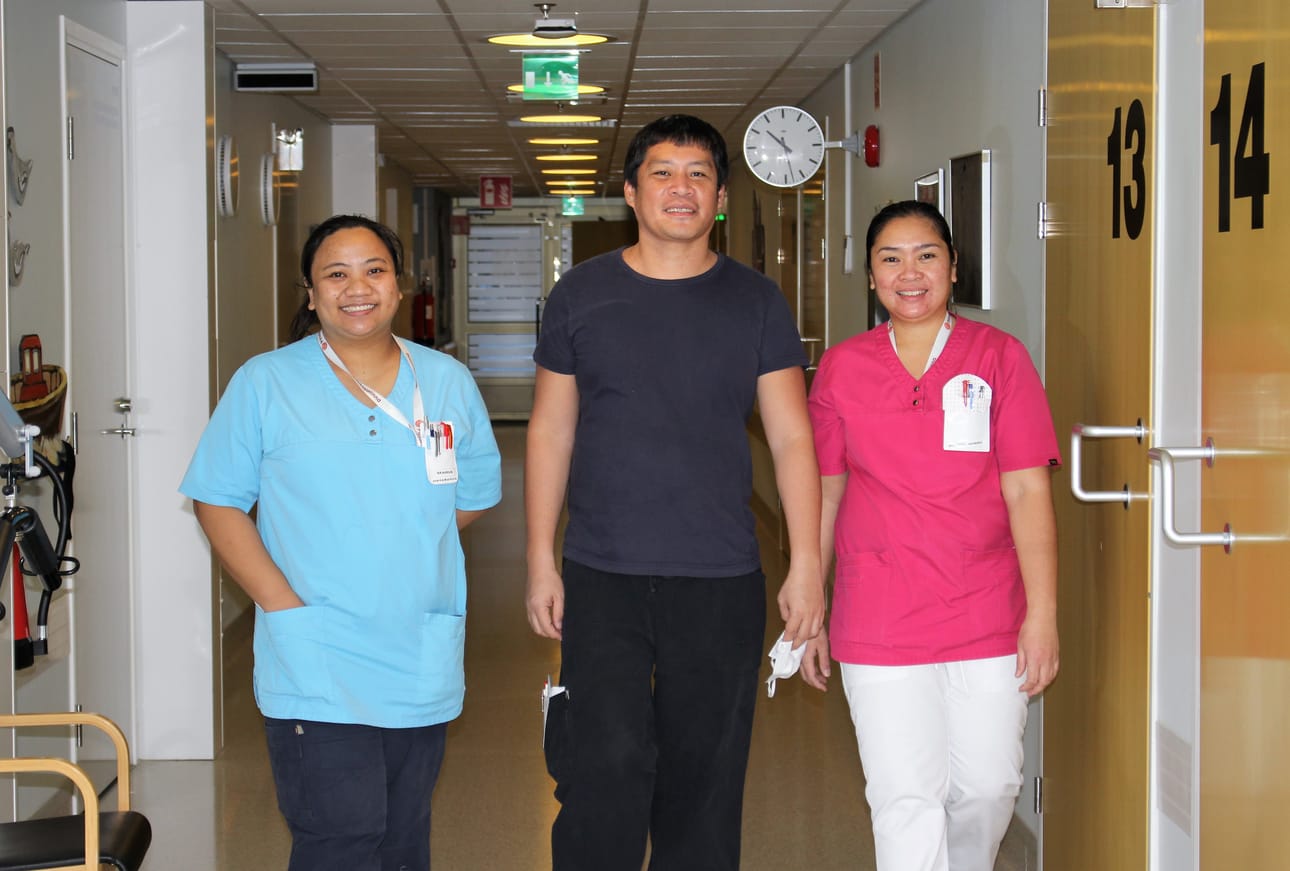 Kantakaupungissa asuvat Maria Eleafil Ramos (vas.), Robert Namuag ja Ma-Socorro Namuag työskentelevät kuntoutusosastolla Itäpuolen sairaalanmäellä.