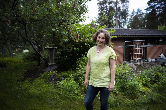 Maria Ehrnström-Fuentesin kotoa löytyy pieni tilkku kokeellista puutarhanhoitoa varten. KUVA: SAMI PELTONIEMI