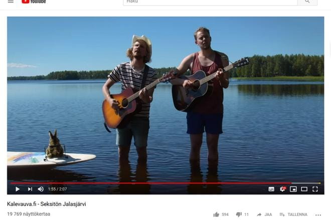 Seksitön Jalasjärvi. Kalevauvan Kimmo Numminen ja Aapo Niininen ja riimittelevät nyt Jalasjärvestä.