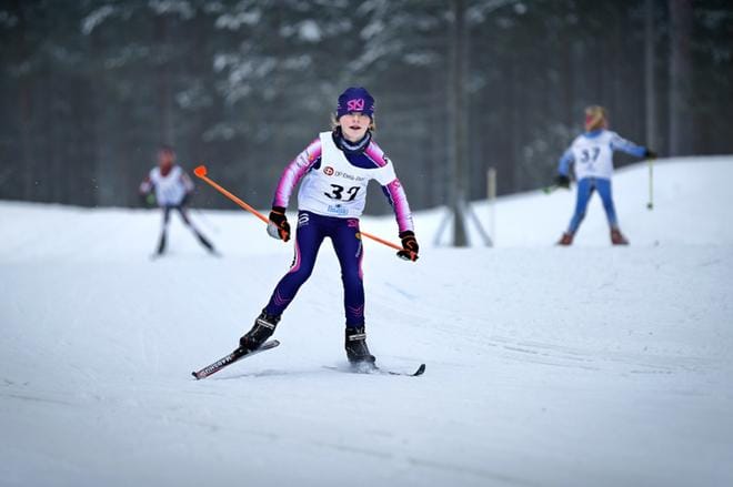 Ski Jyväskylää edustava Aada Suutari, 8, viiletti sarjavoittoon Seinäjoen Kaamoshiihdoissa. KUVAT: TOMI KOSONEN