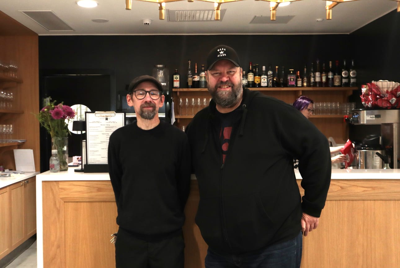 Vaasan kaupunginteatterissa Mama´s Kitchen ravintolaa pitävä yrittäjä Pete Kangasoja ja vaasalainen toimittaja ja tapahtumajärjestäjä Anssi Marttinen uudistavat Halloween Bluesin, kun mukaan tulee musiikin lisäksi ruoka ja juoma.