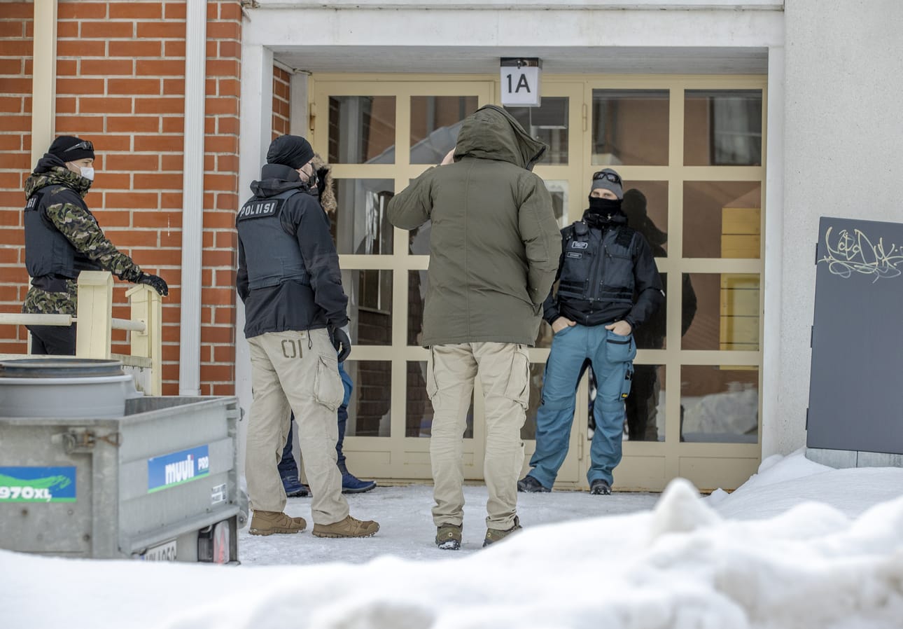 Edelleen tutkinnassa oleva rikosepäily tuli julkisuuteen sen jälkeen, kun poliisi suoritti näyttävän operaation Kaijonharjussa maaliskuussa 2021.