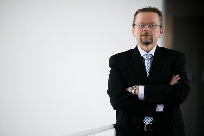Osakesäästäjien keskusliiton puheenjohtaja, professori Timo Rothovius. Kuva: Timo Annanpalo