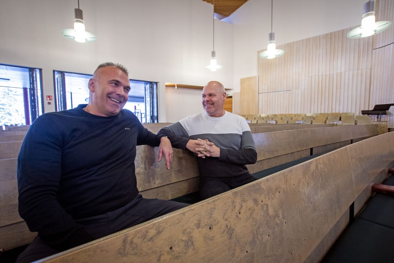 Petrus Schroderus (vasemmalla) ja Lasse Hintsala tuntevat toisensa konserttiyhteistyön ulkopuoleltakin, sillä Hintsala on tenorin lapsen kummi.