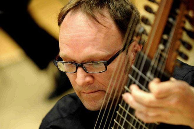 Luutisti Eero Palviainen konsertoi Suomen lisäksi taajaan myös ulkomailla. Viikonloppuna harvinaisen luutistin musiikkia kuullaan Seinäjoella.