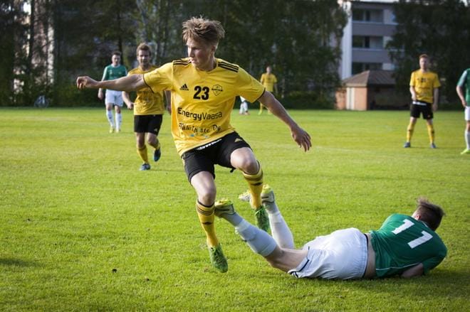 William Tuisku on ollut FC Kiiston kantavia voimia. Kuva ei liity Regions’ cupin peliin. ARKISTOKUVA: TERESA NURMIOJA