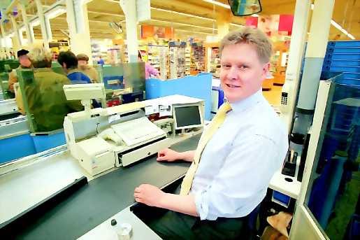Tulosta tekemään. Veijo Heinonen ja muut tradekalaiset uskovat, että myymälöiden valikoimia ohjaava tekniikka lisää ketjun kilpailukykyä entisestään.