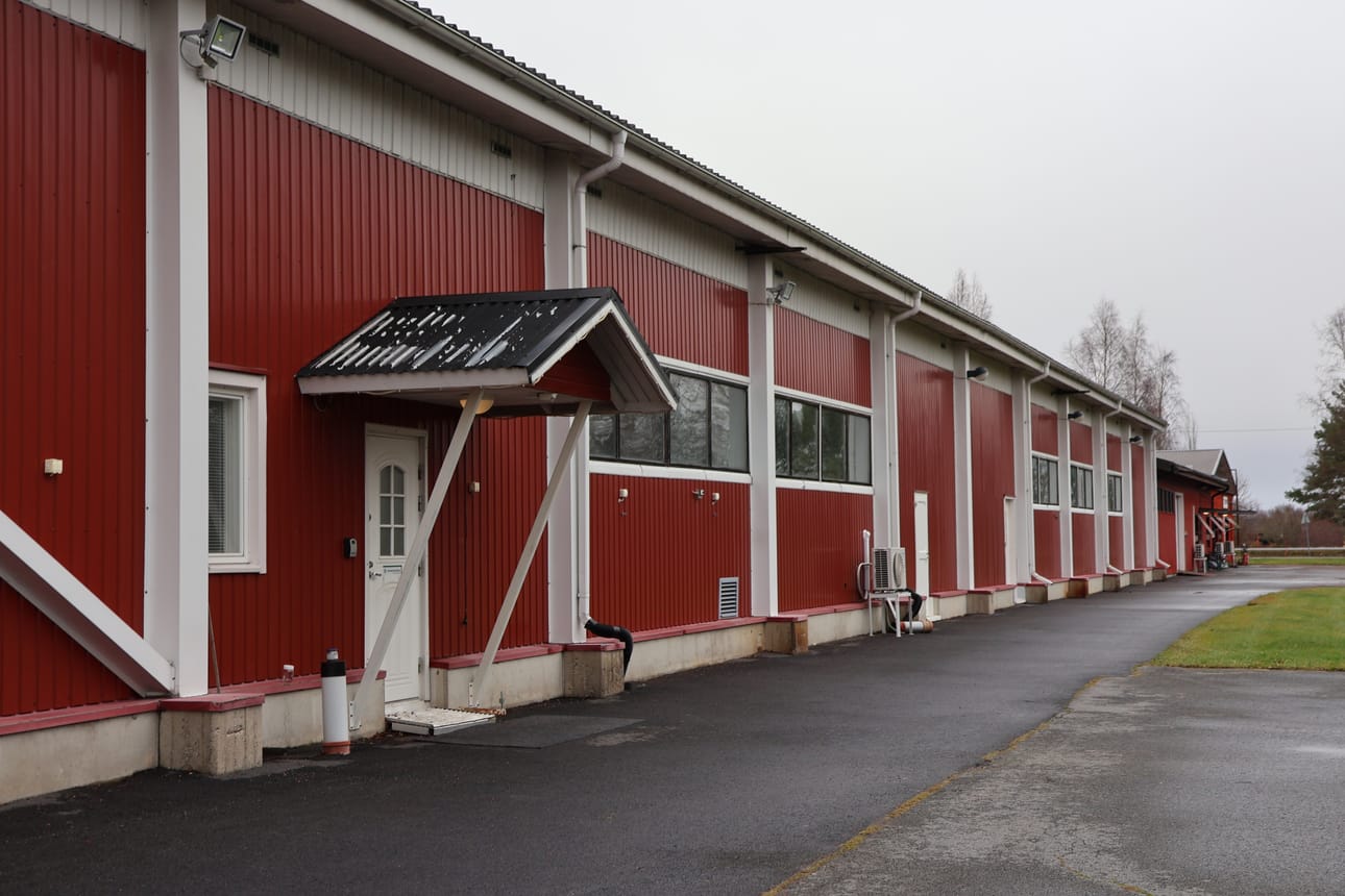 Eläkeliiton yhdistyksen kokoontumistilat ovat olleet Karijoella entisen teollisuushallin konttoritiloissa viime vuoden keväästä lähtien. Arkistokuva.
