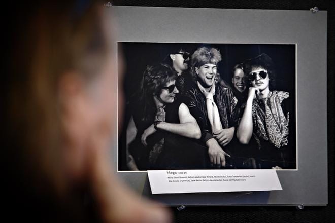 Esko Takamäki muisteli näyttelyssä myös omaa Mega-yhtyettään, joka julkaisi levyn vuonna 1987. KUVA: TOMI KOSONEN