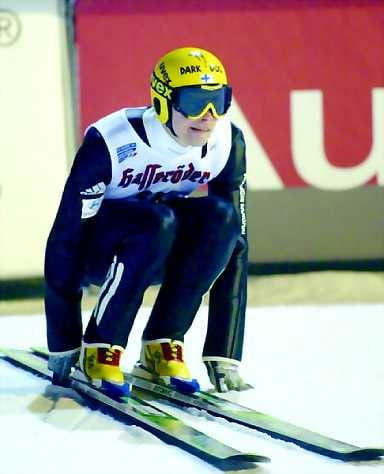 Riemu ja pettymys. Puolan Adam Malysz (ylh.) voitti Val di Fiemmen MM-kisoissa kaksi kultamitalia. Matti Hautamäki (oik.) pettyi normaalimäessä, mutta kokonaispanos kisoissa oli erinomainen.