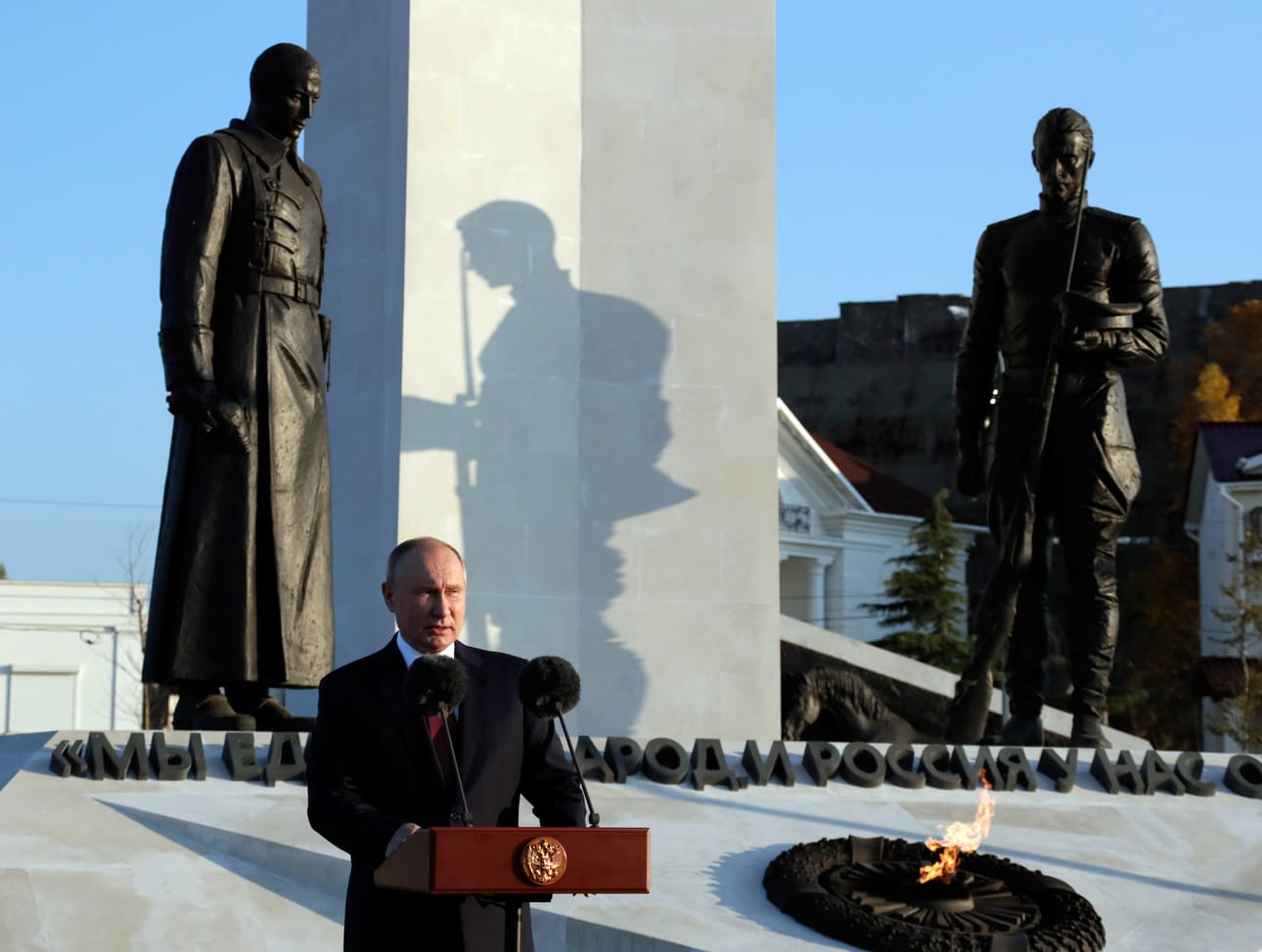 Presidentti Vladimir Putin puhui Krimin Sevastopolissa Venäjän sisällissodan muistojuhlassa.