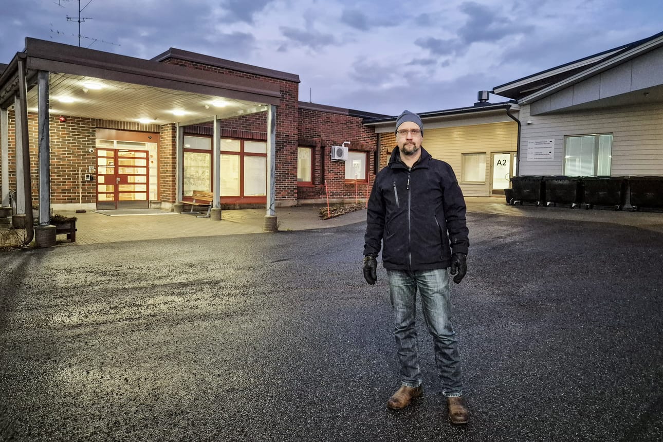 Muoniolainen lääkäri Teemu Taulavuori irtisanoutui Lapin hyvinvointialueen palveluksesta tiistaina. Häntä huolettaa Tunturi-Lapin terveydenhuollon tulevaisuus, kun Laphan palveluverkkouudistus uhkaa karsia palveluja reilulla kädellä.