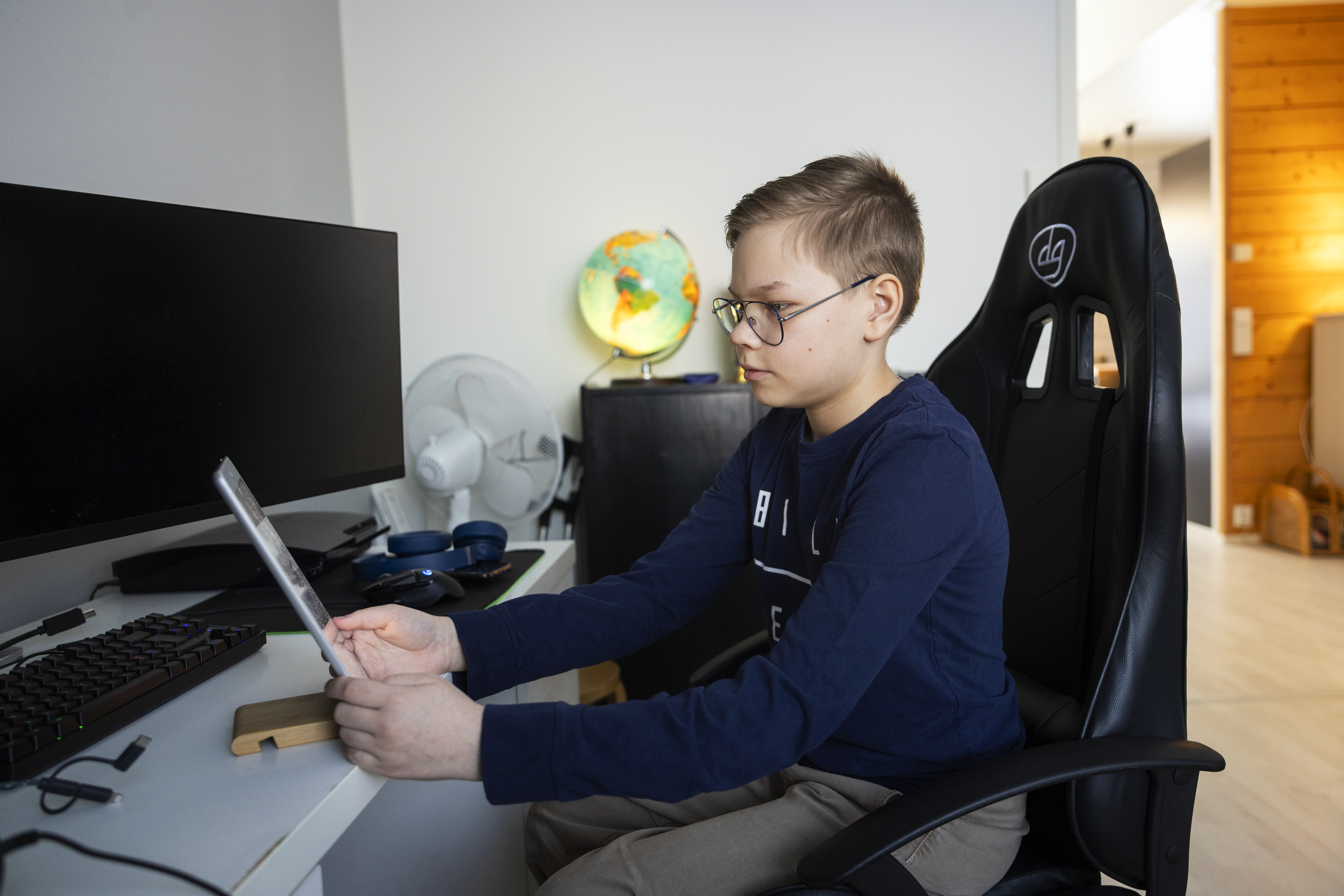 Siimon Pasasella, 12, on välillä niin kovia kipuja, että hän ei voi mennä kouluun – Syyksi paljastui äärimmäisen harvinainen sairaus