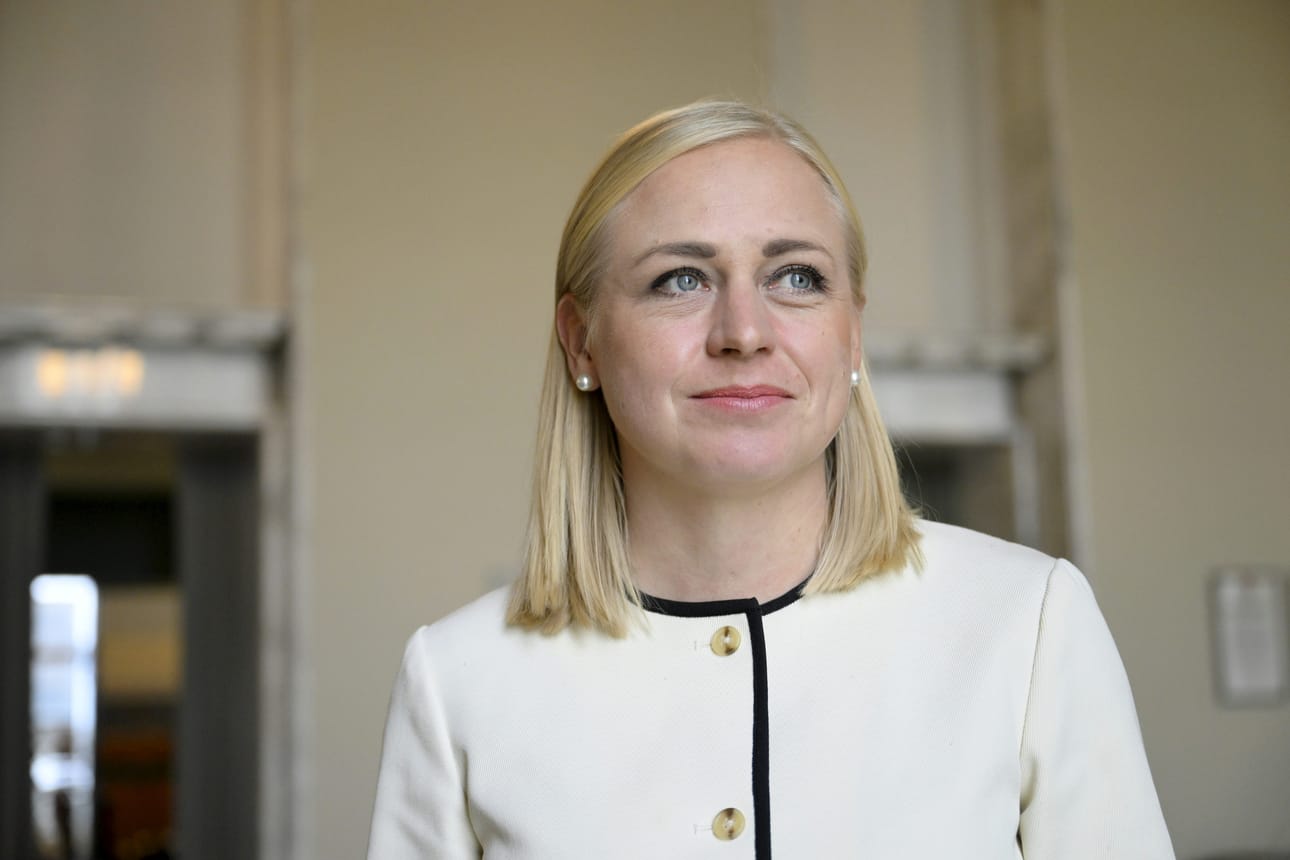 Suomen ulkoministeri Elina Valtonen (kok.) korostaa, että kaikkien maiden pitää toimia kansainvälisen oikeuden mukaisesti.