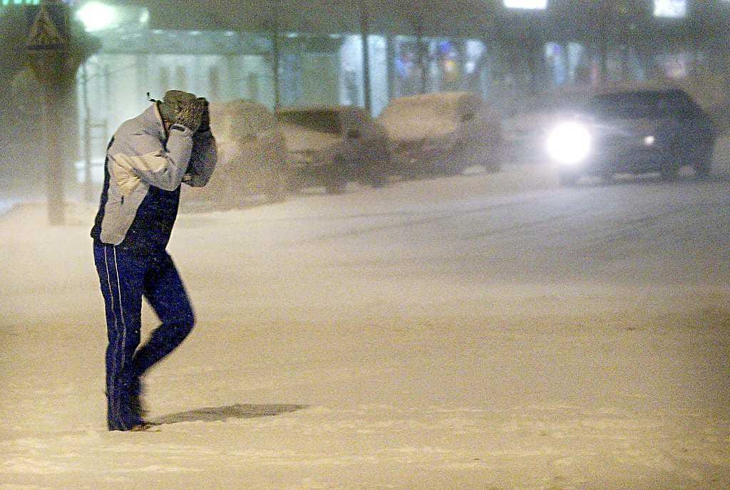 Uudenvuoden aikaan tulee ensin reilusti lunta ja sitten tuuli yltyy erittäin kovaksi.