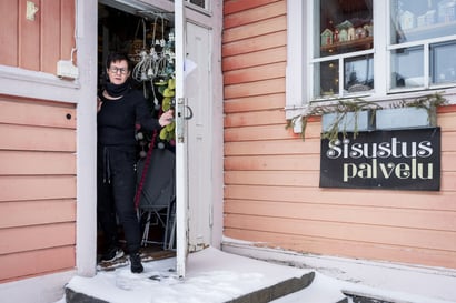 "Sain lukea asiasta lehdestä" – vaaleanpunaisen talon sisustusyrittäjä pettyi Rovaniemen kaupungin myyntiaikeisiin