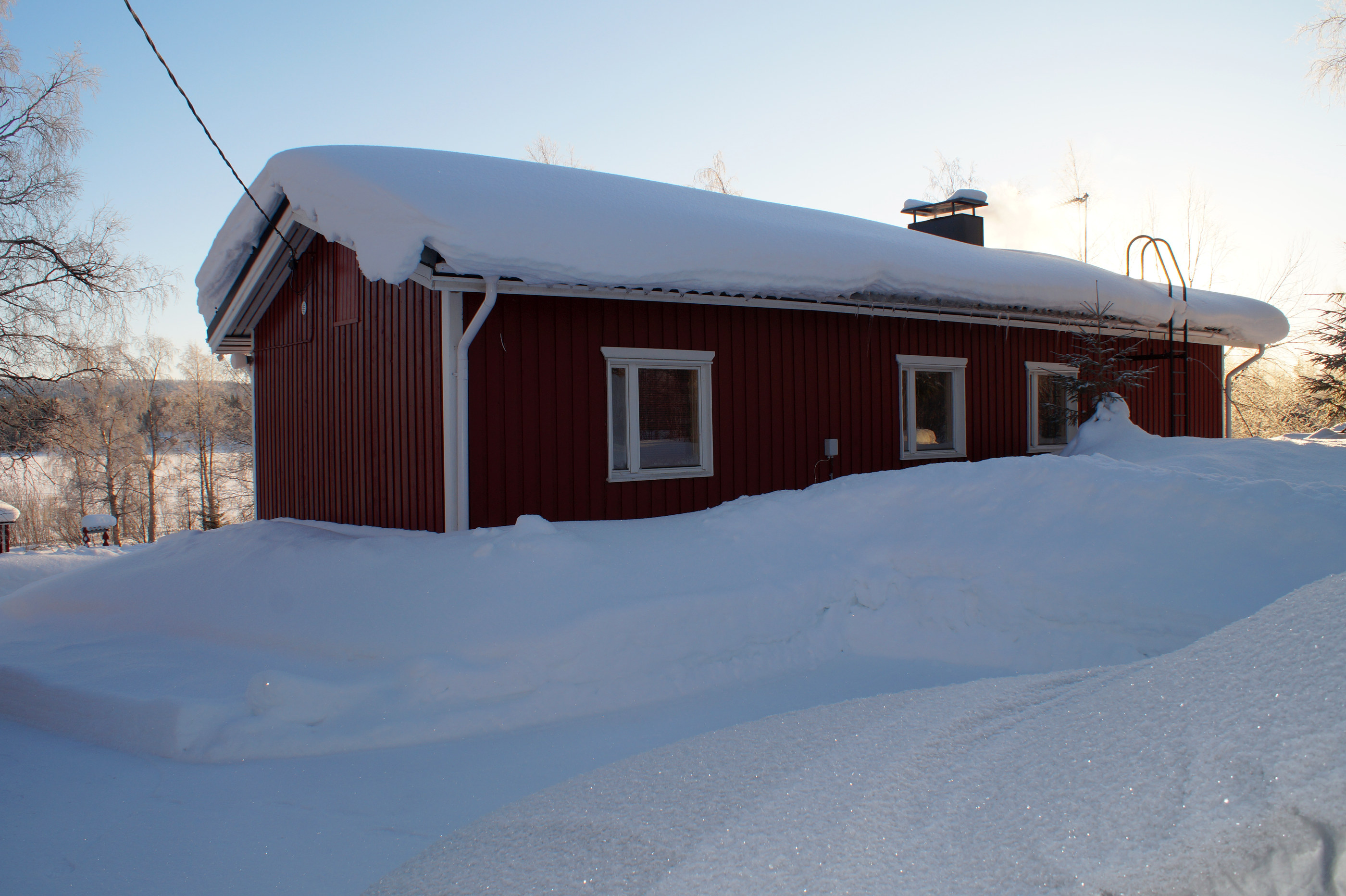 Tästä mökistä ei vähin kummin vakituista asuntoa saa, on Kari Jääskeläinen saanut huomata.
