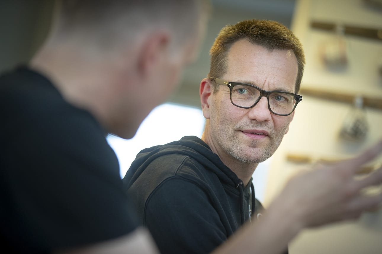 seksuaalineuvoja Tommi P. Pesonen on työssään havainnut, että seksiin ja asumismenoihin liittyviä järjestelyitä on tullut esille erityisesti Oulun seudulla. Usein nuoruudessa tapahtunut hyväksikäyttö tulee esille vasta vuosien jälkeen tapahtuneesta.