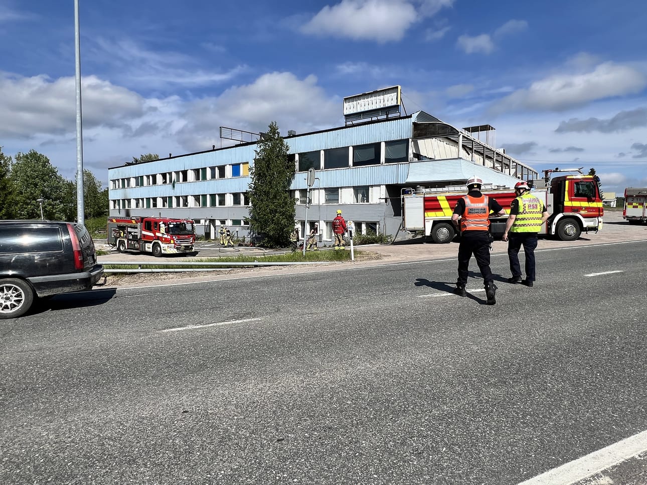 Palopaikalla oli pelastuslaitosyksiköitä Lapista ja Ruotsista.