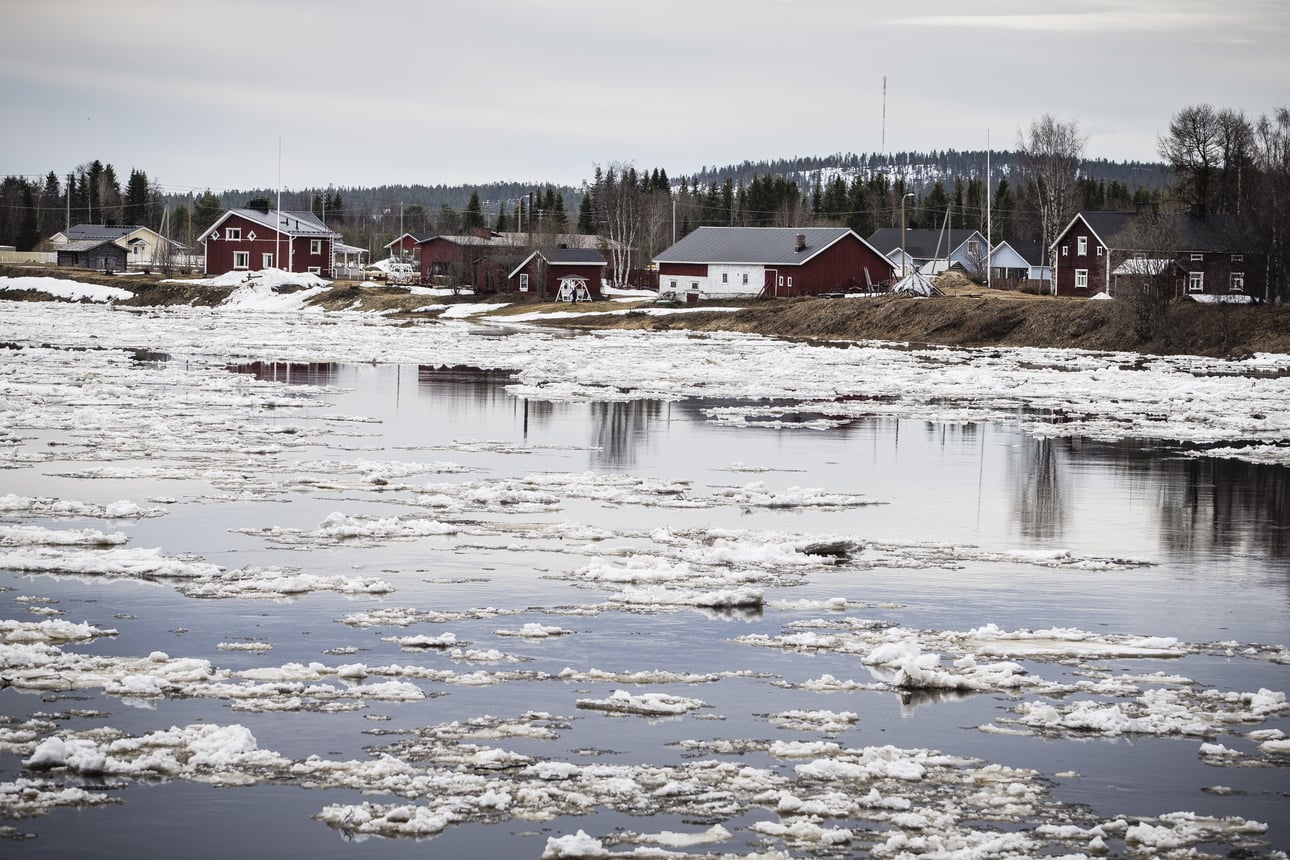 Ivalojoen tulvahuippu käsillä viikonloppuna, Kittilässä Ounasjoen vesi voi jo tulvia viemäreihin