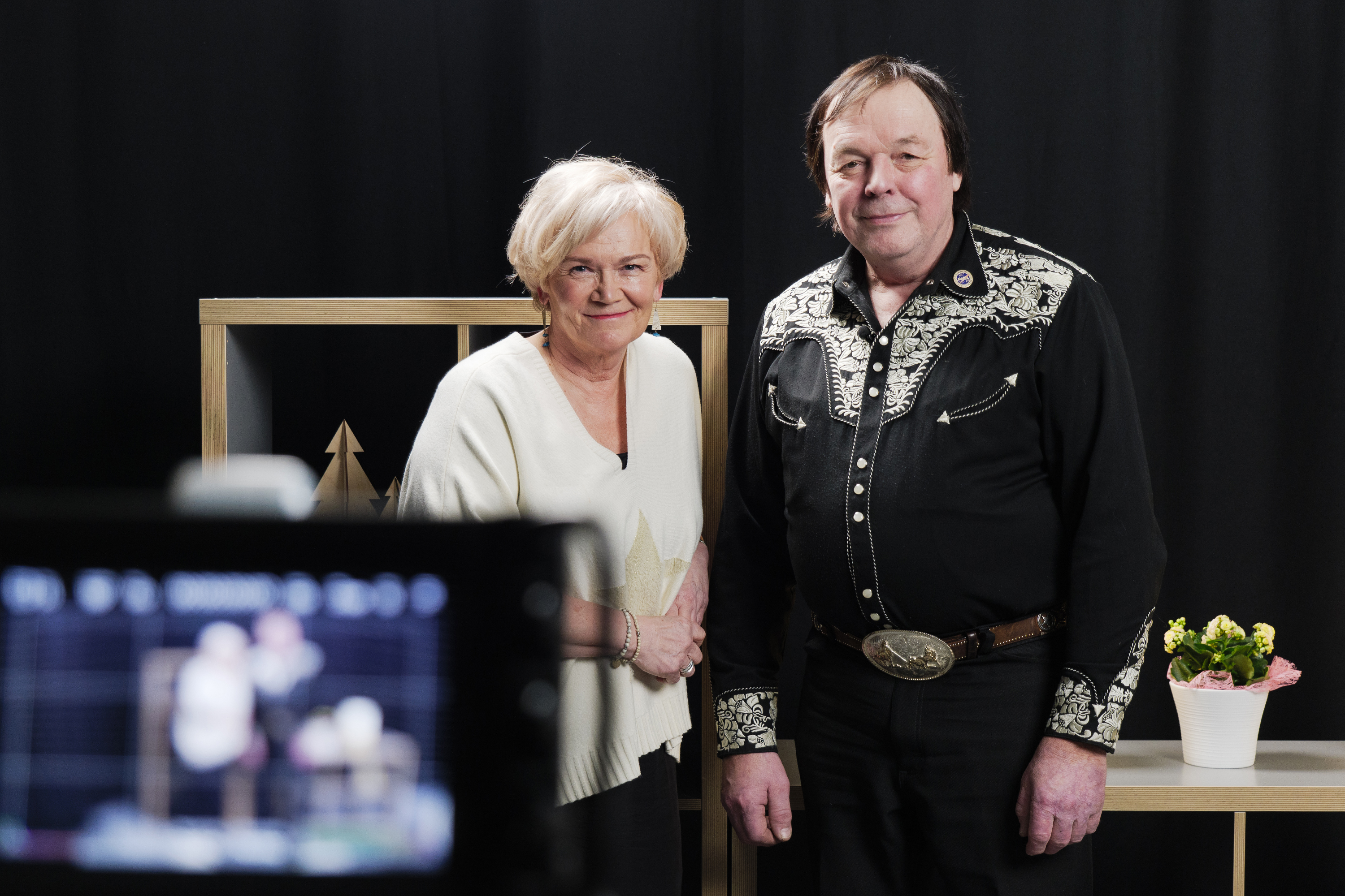 Yrittäjä Jari Mäki muistelee Kari Tapion lesken koskettavaa pyyntöä: ”Oli suuri kunnia kun sain toimittaa ystävälleni kantrihenkiset vaatteet arkkuun”