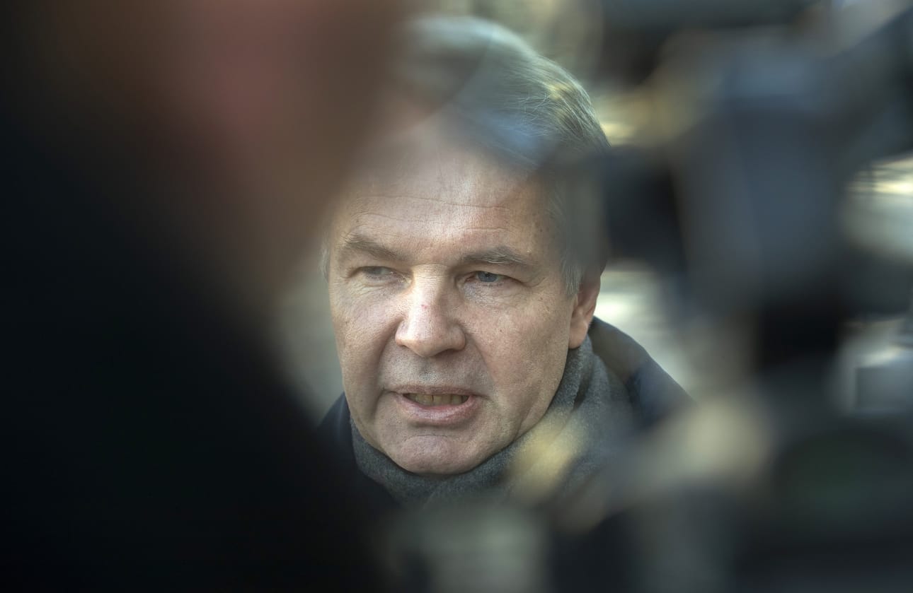 Pekka Haavisto (vihr.) kertoi haastattelussa, että rajan avaaminen tapahtuisi asteittain.