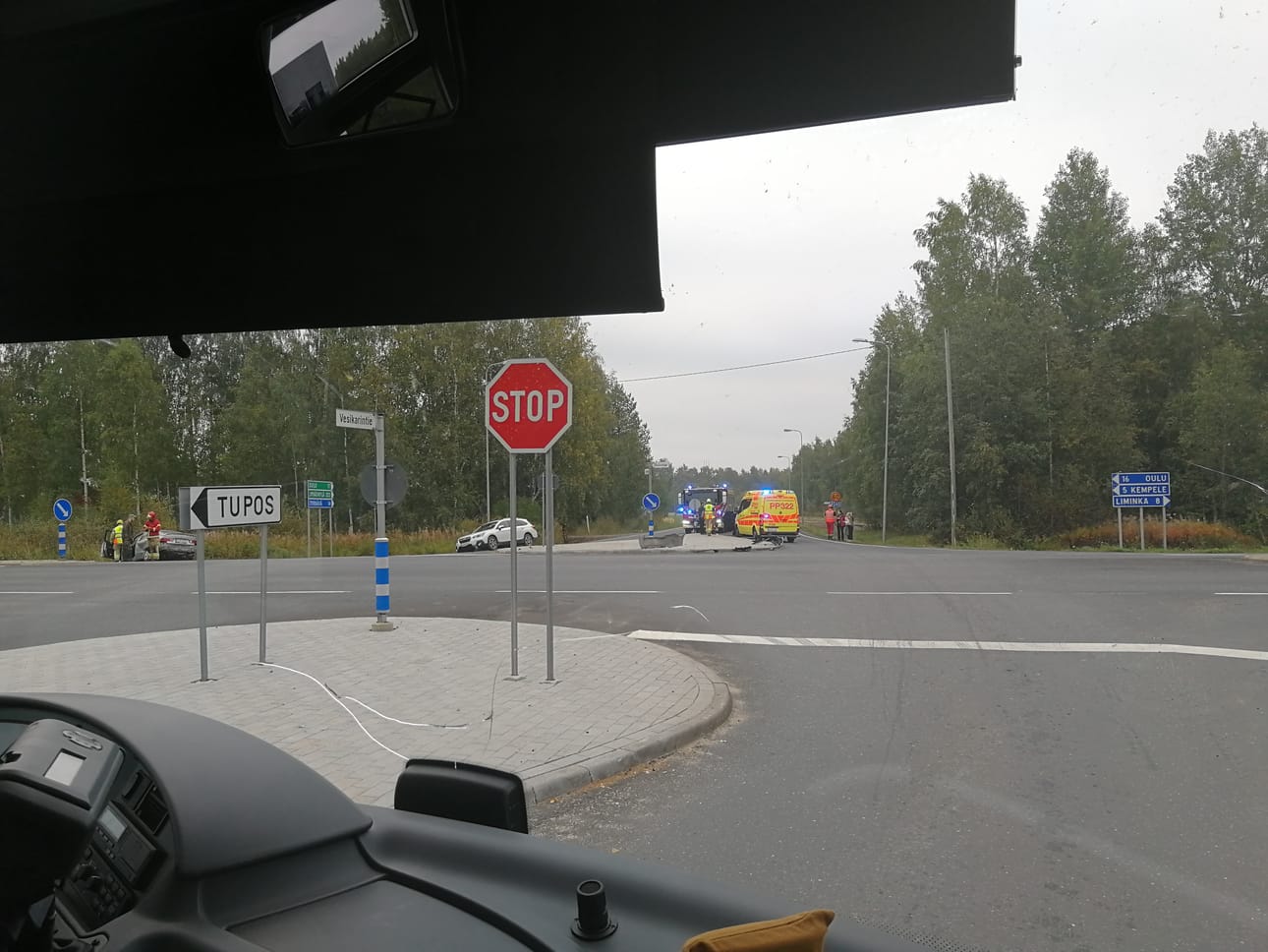 Kahden henkilöauton onnettomuus sattui Tupoksessa keskiviikkoaamuna.