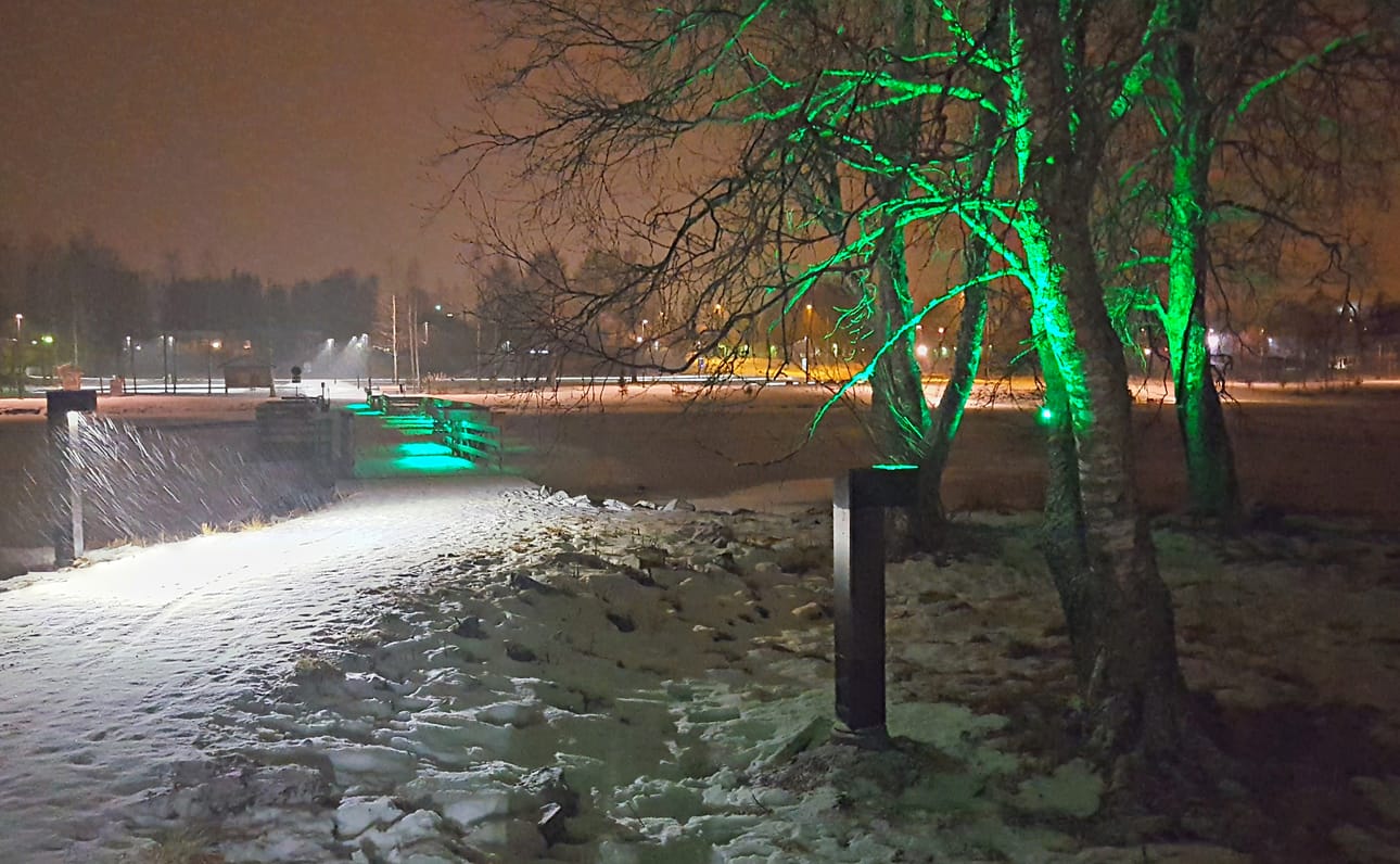 Kirkkosaaren valaistusta.